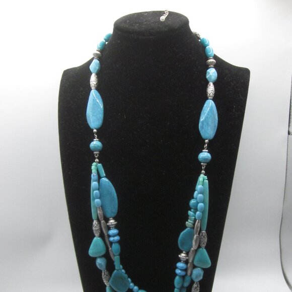 Acrylic Turquoise Beaded Necklace - Picture 3 of 4